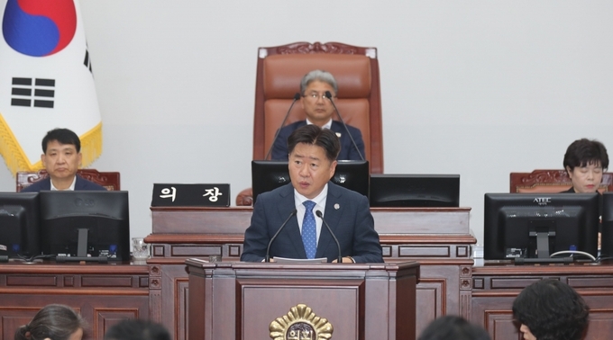 오영훈 제주도지사가 5일 제주도의회 441회 임시회에 개회식에서 인사말을 하고 있다. 오 지사는 성공적인 기초단체 출범을 위해 198억원의 예산을 반영해 줄 것을 요청했다.