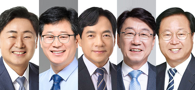 사진 왼쪽부터 김관영 전북특별자치도지사, 안호영, 이성윤 국회의원, 우범기 전주시장, 유희태 완주군수