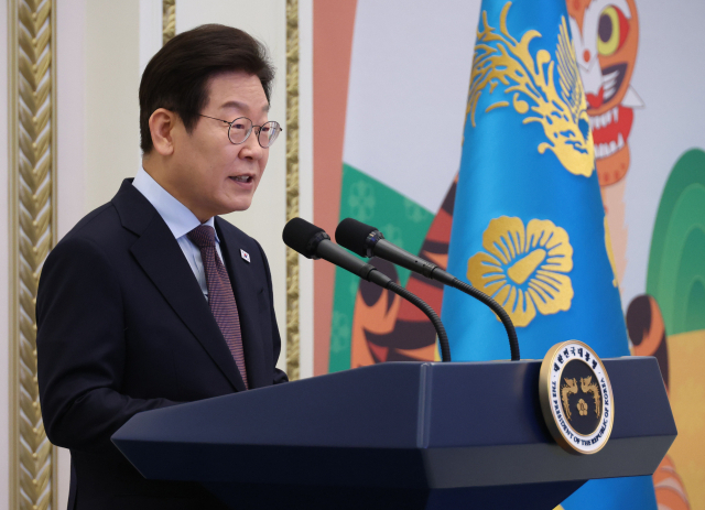 이재명 대통령이 15일 청와대 영빈관에서 열린 '대통령의 초대, 주한외교단 만찬'에서 발언하고 있다. 이날 행사에는 주한외교단을 비롯해 이 대통령 특사단 단장, 국회 외통위 위원, 관계부처 장관, 경제단체장 등이 참석했다. 연합뉴스