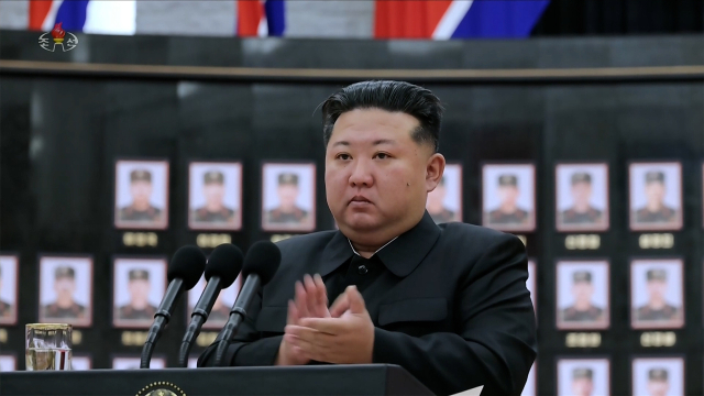 김정은 북한 국무위원장이 당 중앙위원회 본부청사에서 열린 해외작전부대 국가표창수여식 연설에서