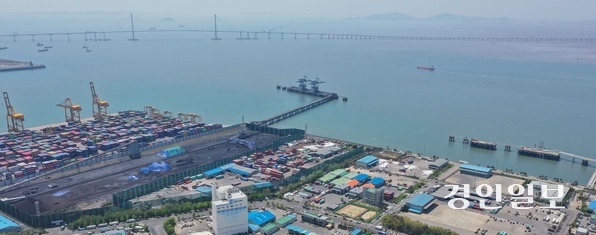 사진은 인천시 남항 역무선 부두 인근 ‘인천항 스마트 오토밸리’ 사업 대상지 일대 모습. /경인일보DB