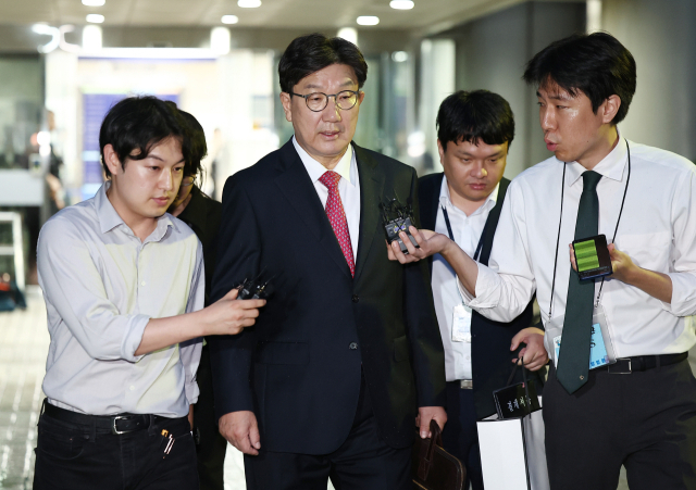 윤석열 정부와 통일교 간 '정교 유착'의 발단으로 지목된 국민의힘 권성동 의원이 16일 서울 서초구 서울중앙지법에서 열린 구속 전 피의자 심문(영장실질심사)을 마친 뒤 대기 장소인 서울구치소로 향하고 있다. 2025.9.16 연합뉴스