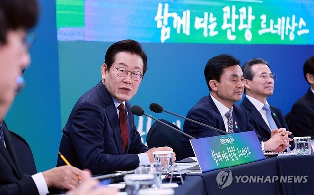 12일 강원도 춘천시 강원창작개발센터에서 열린 '강원의 마음을 듣다' 타운홀 미팅에서 이재명 대통령이 질문을 받고 있다./사진=연합뉴스