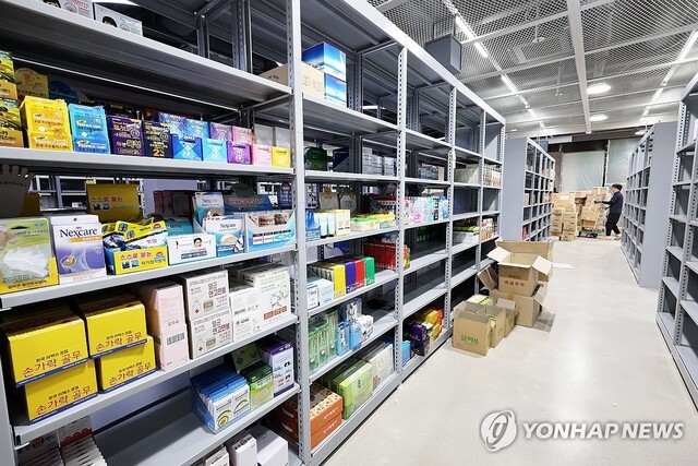 광주에 개설을 추진중인 창고형 약국 내부 모습. 광주시약사회는 지난 23일 "'창고형 약국'의 약사법 위반 의혹을 경찰에 고발했다"고 밝혔다. /연합뉴스