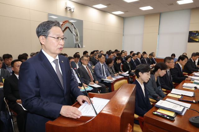 윤영빈 우주항공청장이 16일 국회 과학기술정보방송통신위원회에서 열린 2025년도 국정감사에서 인사말을 하고 있다./연합뉴스/