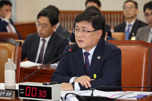 김성환 기후에너지환경부 장관이 14일 서울 여의도 국회에서 열린 기후에너지환경위원회 국정감사에서 의원 질의에 답하고 있다. /사진=연합뉴스