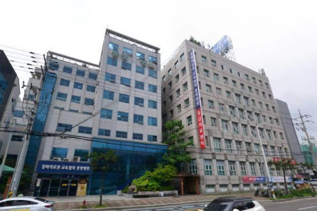 경영난으로 폐업한 김해 중앙병원 전경./경남신문 DB/