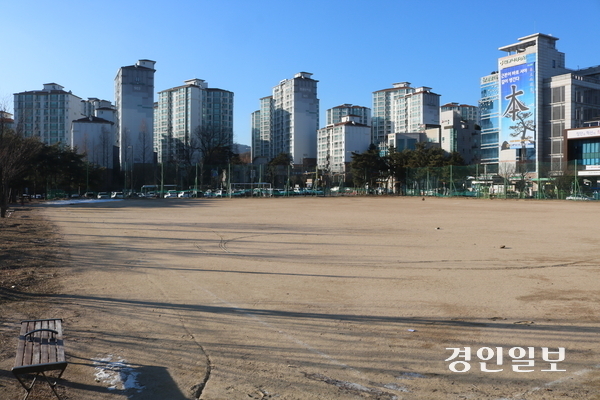 최근 주민설명회를 갖고 기업유치·문화체육시설로 개발 방향이 잡힌 ‘구 차량등록사업소 부지’(판교동 578, 1만5천133㎡) 전경. /경인일보DB