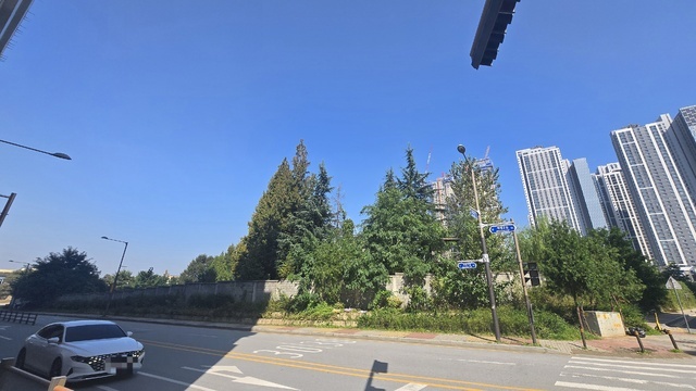 에코시티에 위치한 기무사 부지에 담벼락이 쳐져있다. 김경수 기자