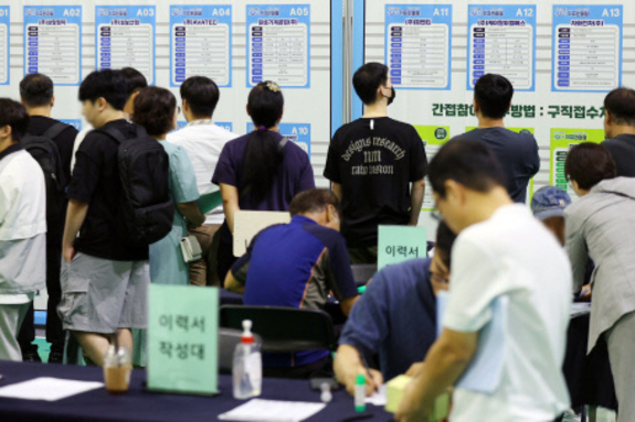 (대전일보) 7월 취업자수 증가폭 17만 1000명…제조·건설업 취약