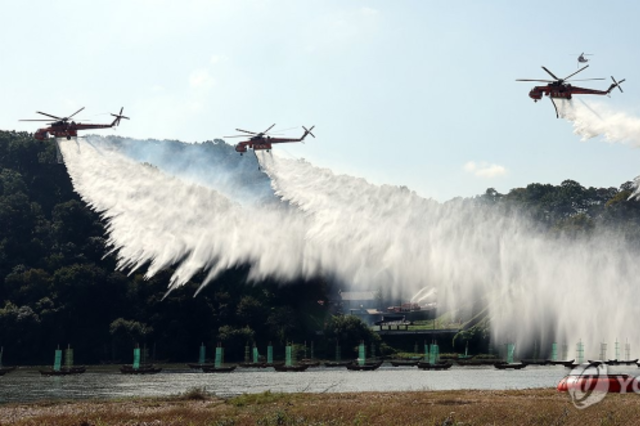(강원일보) 국비 지원 없는 산불 임차헬기…지자체 허리 휘청