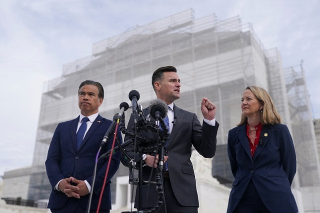 (부산일보) 트럼프 관세 합법적인가, 대법원 심리 시작…일부 법관 정부논리에 의구심