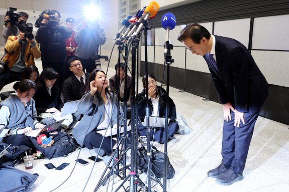 (경남신문) ‘통일교 금품수수 의혹’ 전재수 사퇴… 부울경 선거판 ‘요동’