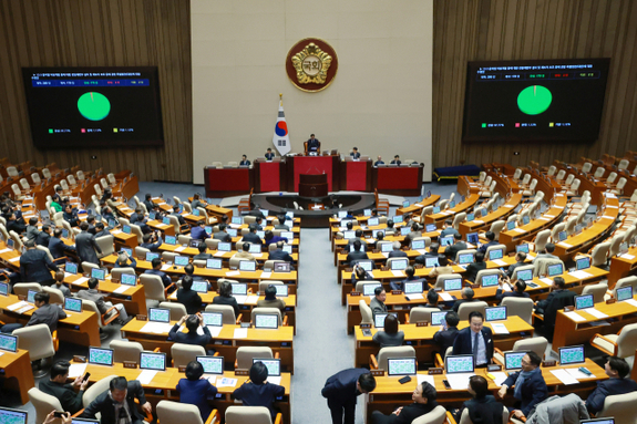 (강원일보) 내란전담재판부 설치법 국회 본회의 통과
