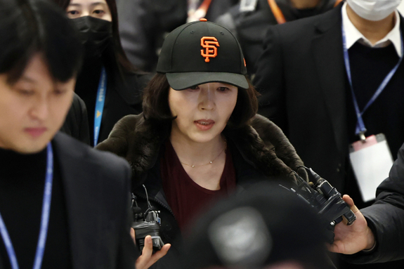 (매일신문) '강선우 1억 의혹' 김경, 3시간 반 '심야 조사' 후 귀가