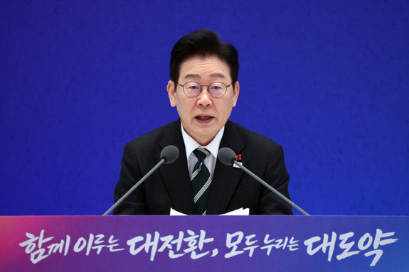 (부산일보) 대외 전략에도 ‘실용’ 강조한 이 대통령…“국민 삶에 도움 되는 게 중요”