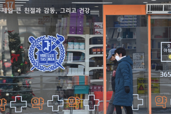 (경인일보) [여러분 생각은?] 속수무책 들어서는 대형약국