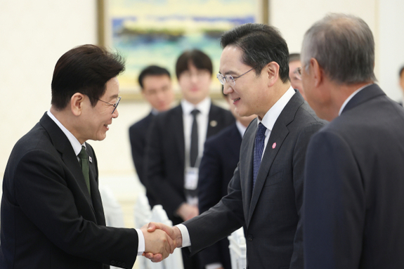 (매일신문) 대기업, 지방 투자 300조 쏟는다 …李대통령 주재 간담회서 밝혀
