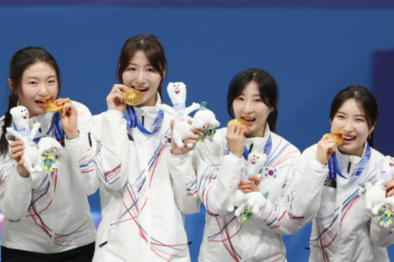 (강원일보) [속보]한국 쇼트트랙 여자 대표팀, 2026 밀라노 동계올림픽 3,000ｍ 계주 금메달 획득