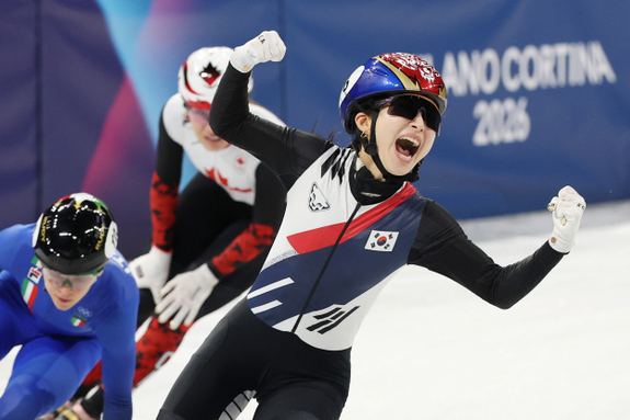 (부산일보) 쇼트트랙, 여자 3000ｍ 계주 금메달…8년 만에 정상탈환