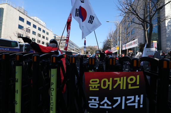 (경남신문) 국헌문란 목적·폭동 ‘인정’… 1년 전 계엄 준비 ‘미인정’