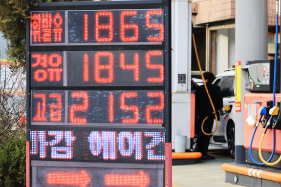 (매일신문) "휘발유값 올라가도 상관없다"…트럼프, 유가보다 '전쟁' 우선