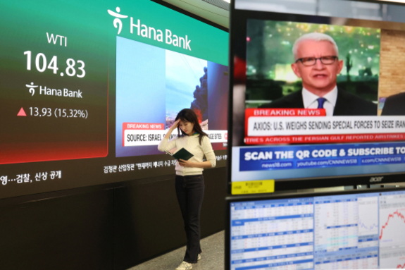 (매일신문) 유가 100달러↑·환율 1500원 턱밑·코스피 폭락…한국경제 '트리플 충격'