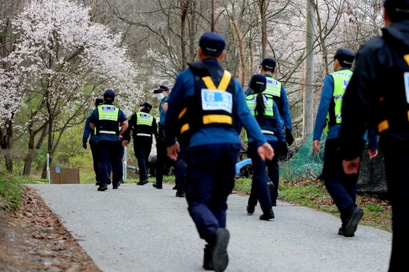(대전일보)오월드 늑대 '늑구' 포착됐지만 사각지대 이동…포획 난항