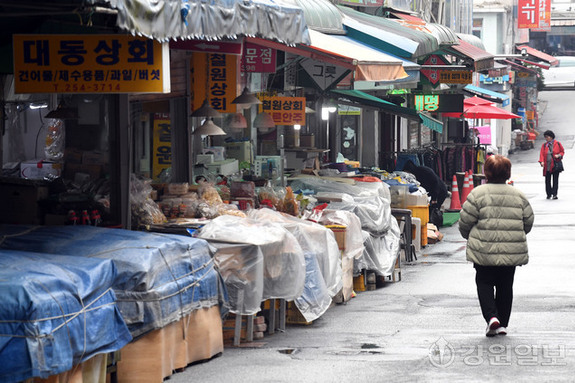(강원일보)전통시장 장보기 올스톱⋯지방선거 ‘보릿고개’