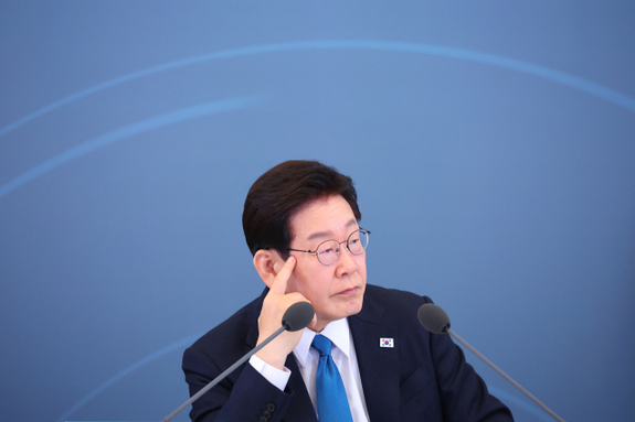 (매일신문)李대통령 지지율 62.2…지난주보다 3.3p 내려